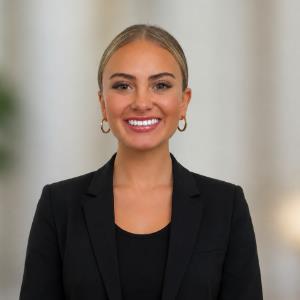 Maya E. | Tutor in Essay Writing | 14445035